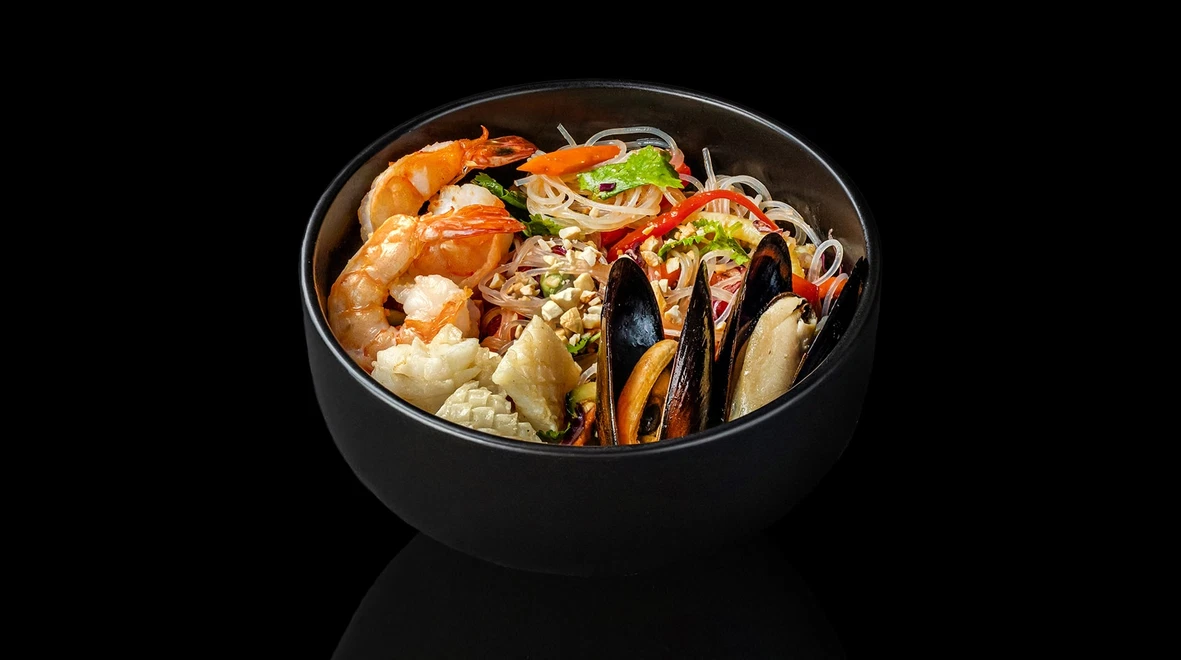 Страва Салат з холодною рисовою локшиною та морепродуктами меню EatSushi в Кропивницькому Салат з холодною рисовою локшиною та морепродуктами меню EatSushi в Кропивницькому